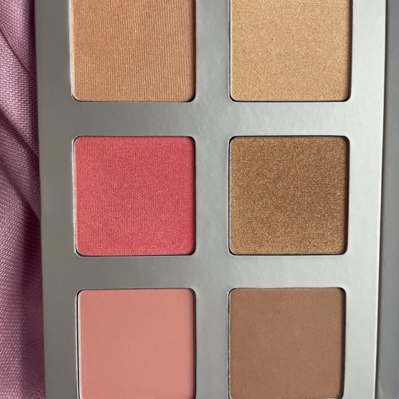 ICONIC London’s / NWOT Multi-Use Face Makup Palette Eyeshadow - Picture 4 of 4